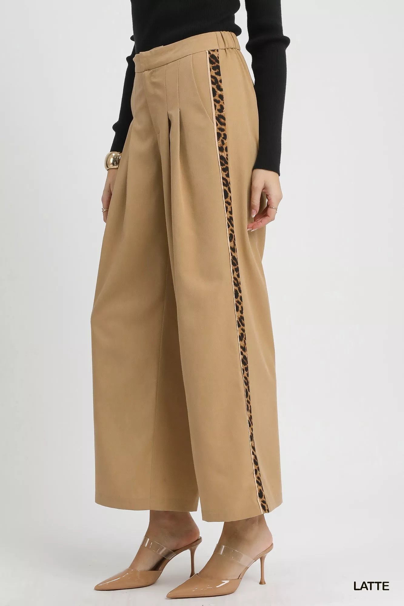 Front Pleated Wide-Leg Pants with Contrast Trim