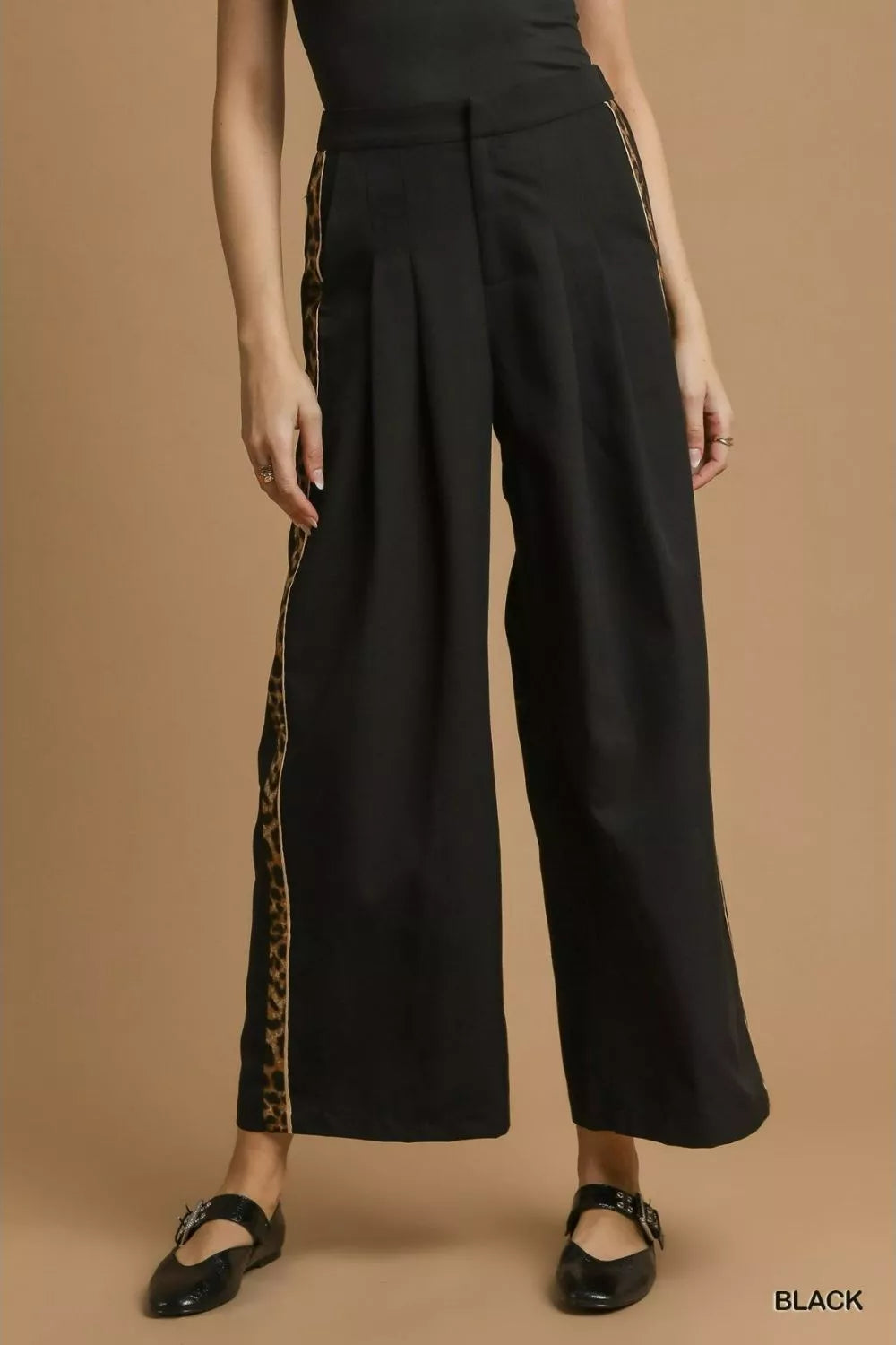 Front Pleated Wide-Leg Pants with Contrast Trim