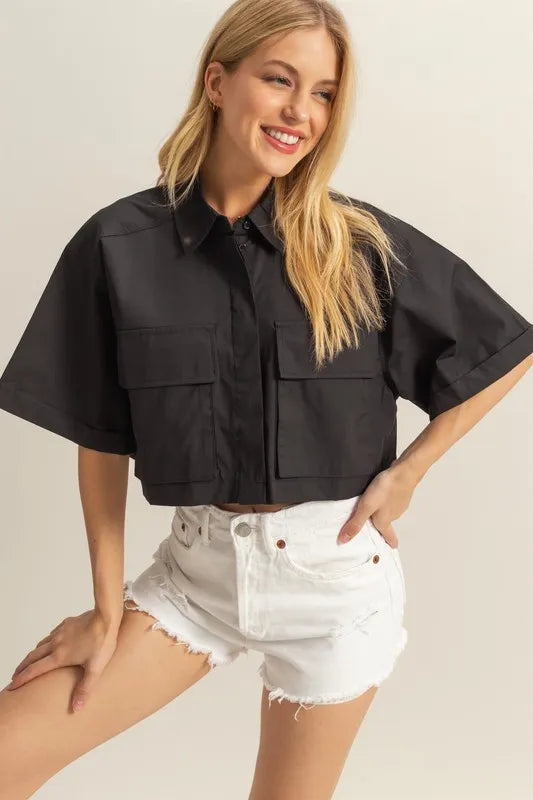 Front Pockets Poplin Collared Neck Crop Shirt